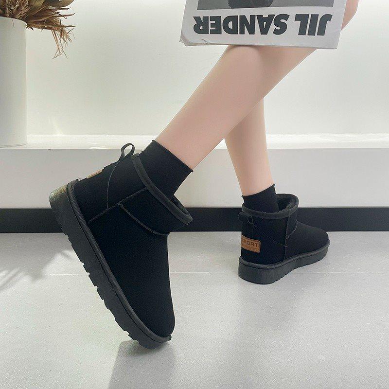 Nowe buty jesienne damskie ocieplane krótkie botki modne aksamitne na płaskiej podeszwie ciepłe zimowe śniegowce krótkie botki 2025 gruba podeszwa