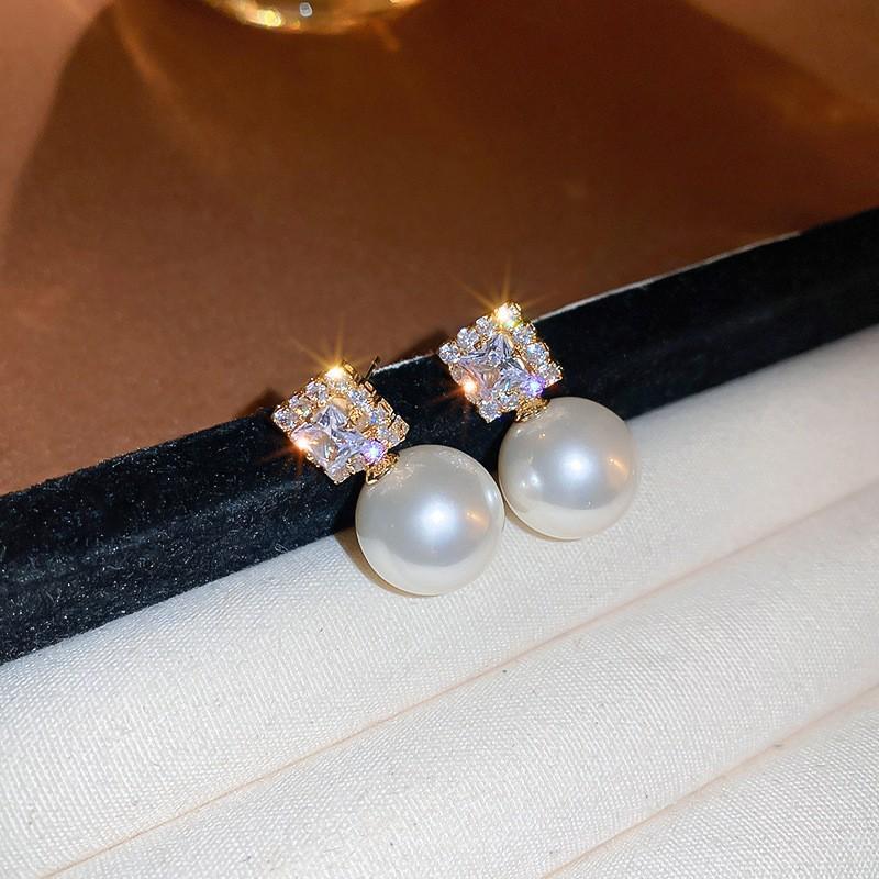 Real gold electroplated silver needle diamond set pearl earrings French retro light luxury stud earrings fashion temperament simple earrings
