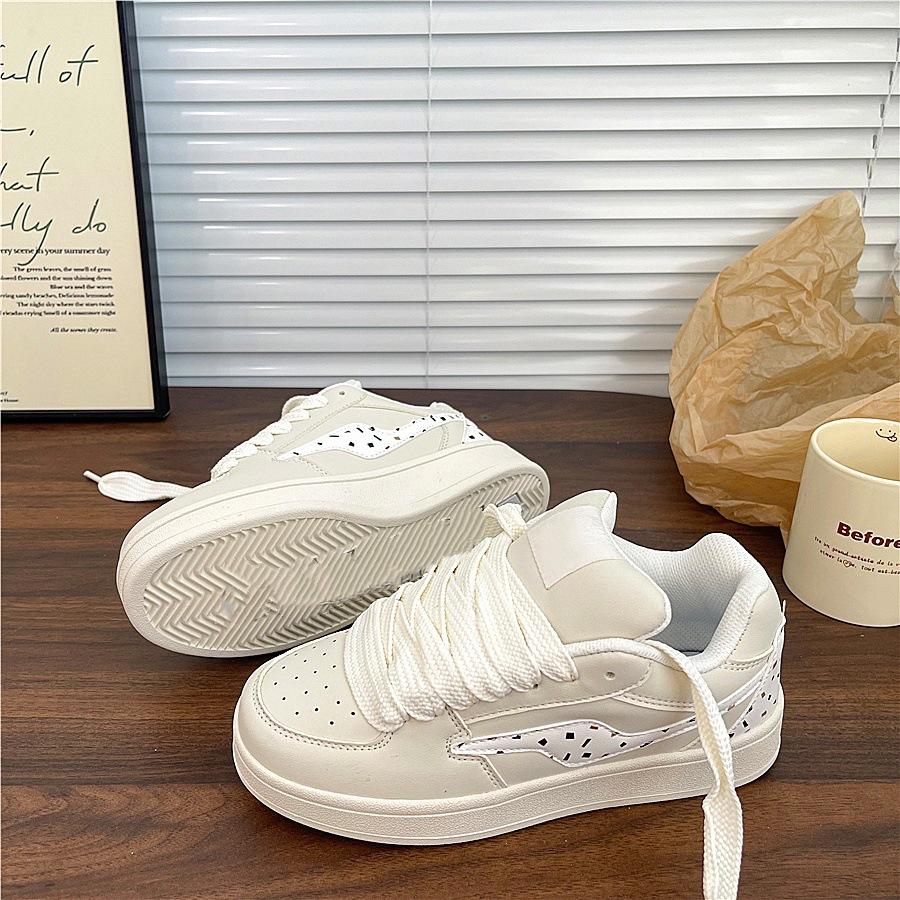 Fashion niche milky white bread shoes women's summer new student versatile casual board shoes women