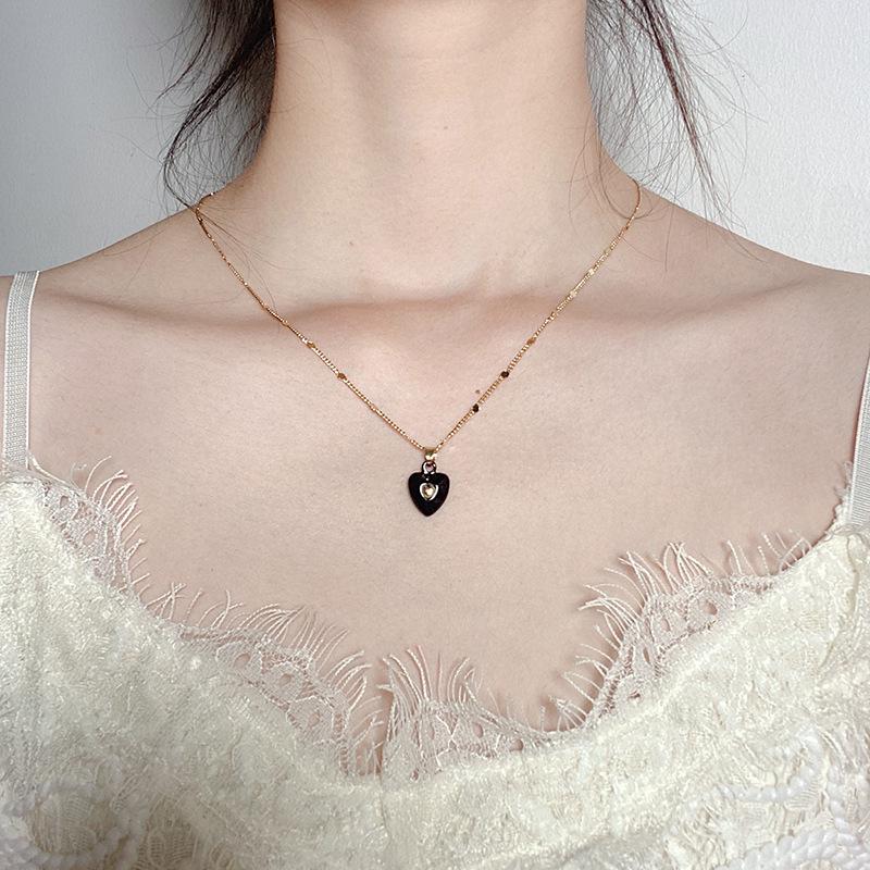 

Элегантное эмалевое колье в виде черного сердца – Женский универсальный дизайнерский чокер-цепочка для ключиц