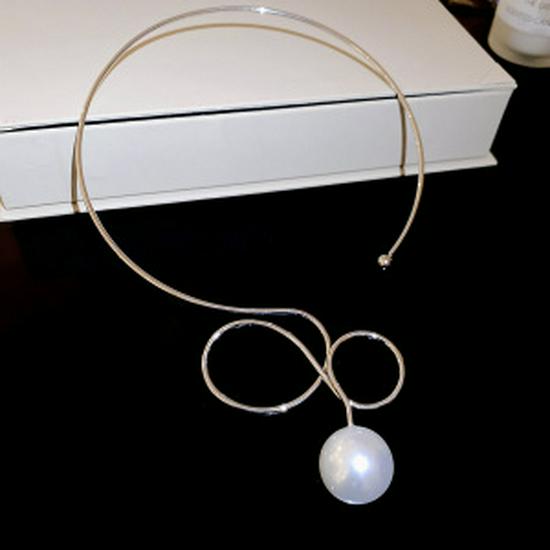 Elegant French Irregular Pearl Pendant Necklace: Versatile Luxury Clavicle Jewelry for Women