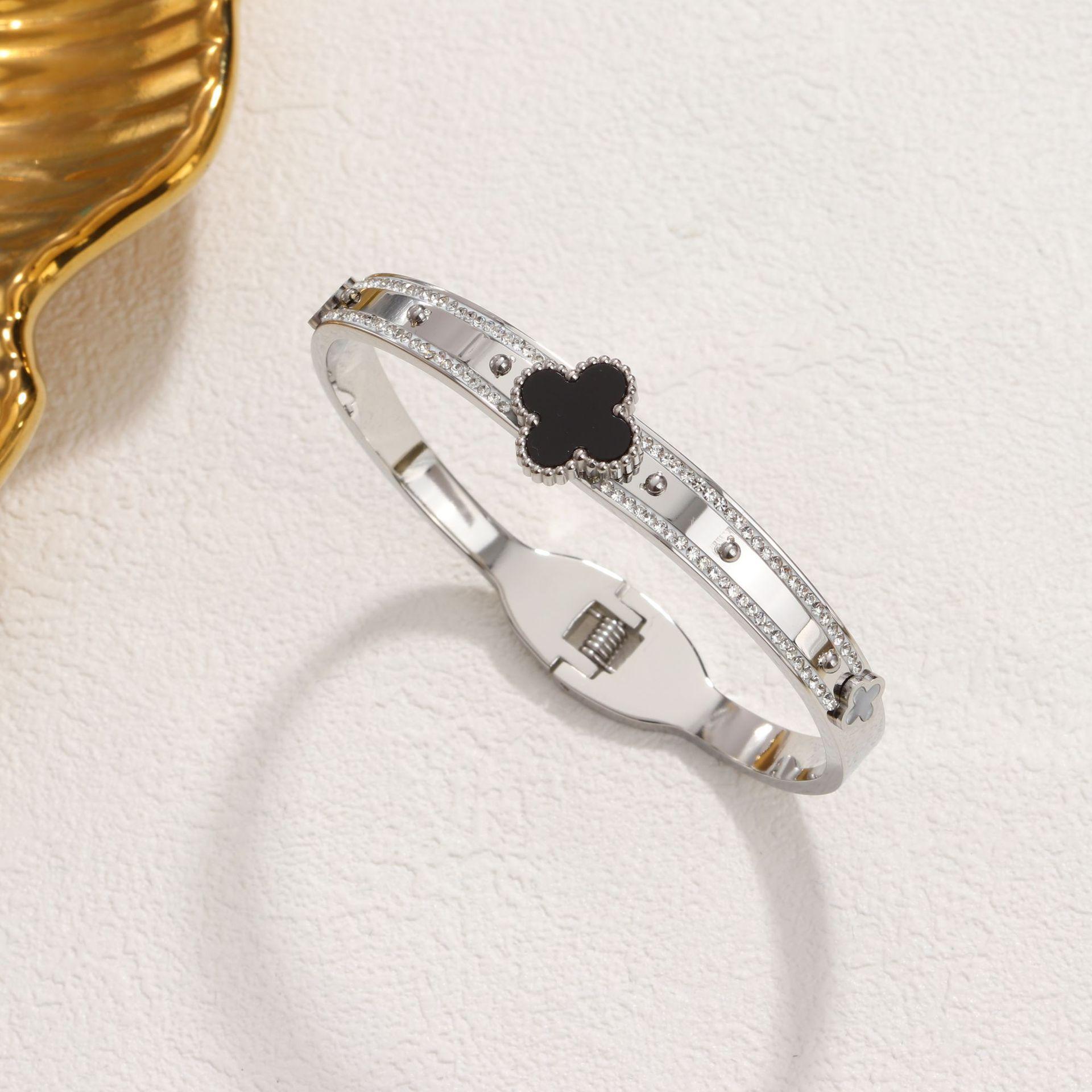 

Новый браслет пружинный открывающийся усовершенствованный клевер модный универсальный наконечник