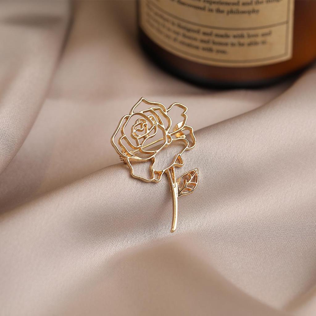 2024 Women's High-Grade Anti-Exposure Brooch: Stylish, Niche Design Clothes Pin.