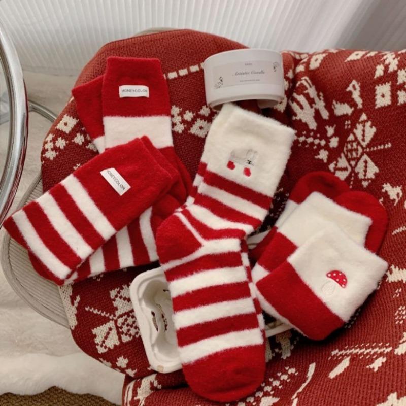 Female Winter Velvet Thickened Warm This Year Embroidered Mushroom Red Sleep Socks