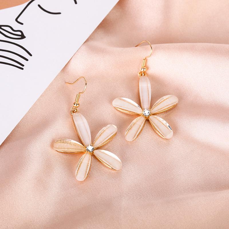 Elegant Zircon Flower and Pearl Stud Earrings - High-End Niche Design