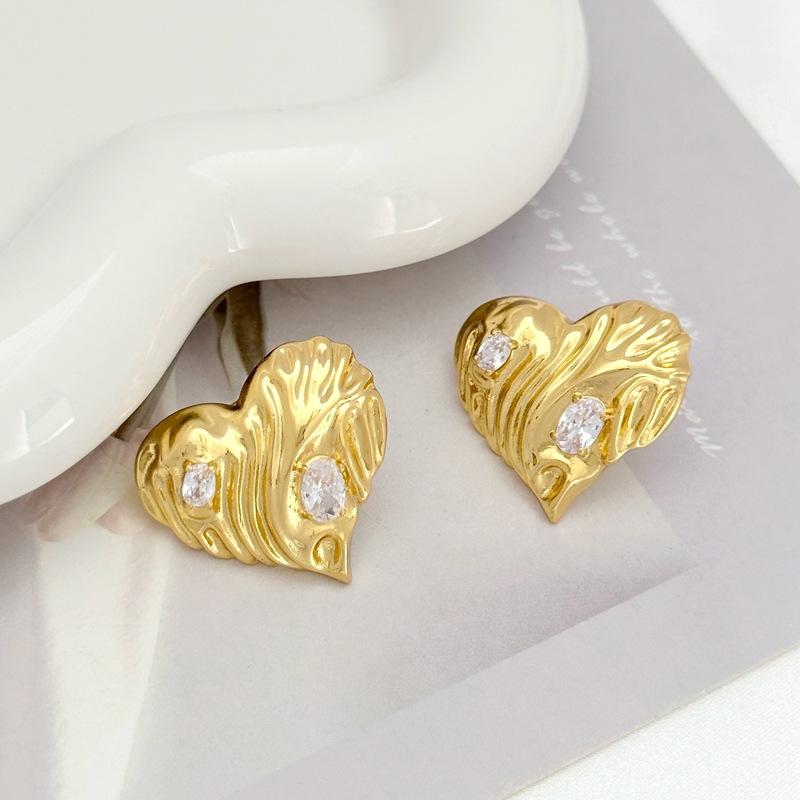 French Earrings Cold Wind Love Heart Zircon Inlaid Stud Earrings