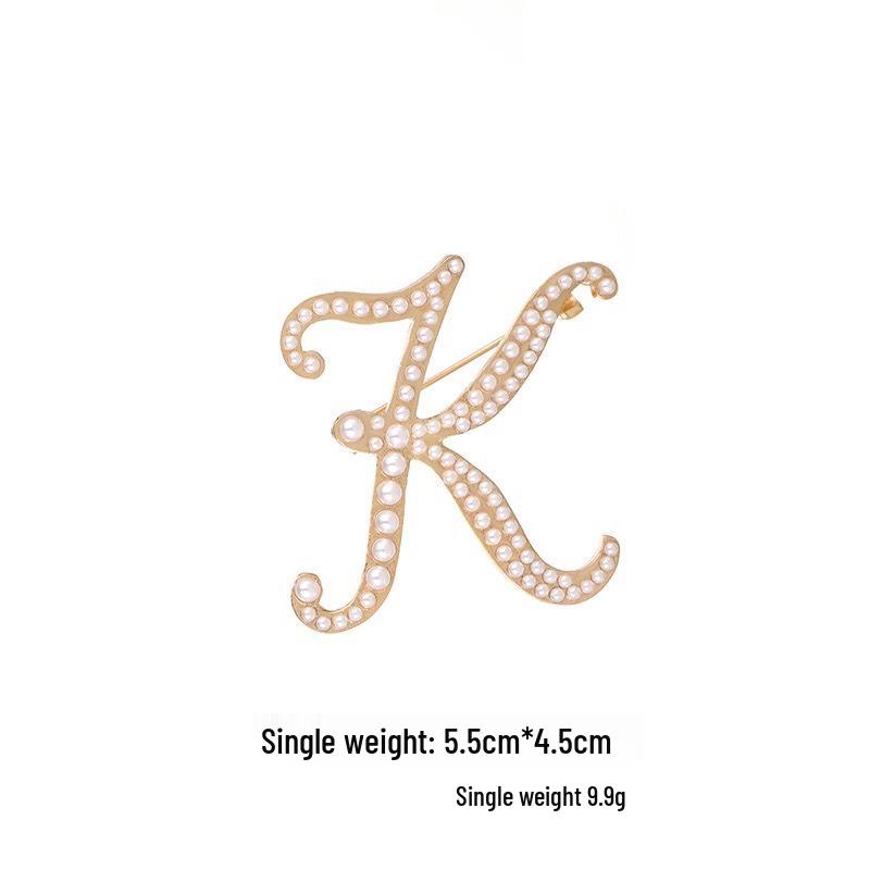 Elegantní brož s perlovým písmenem (26 písmen): Všestranný módní doplněk