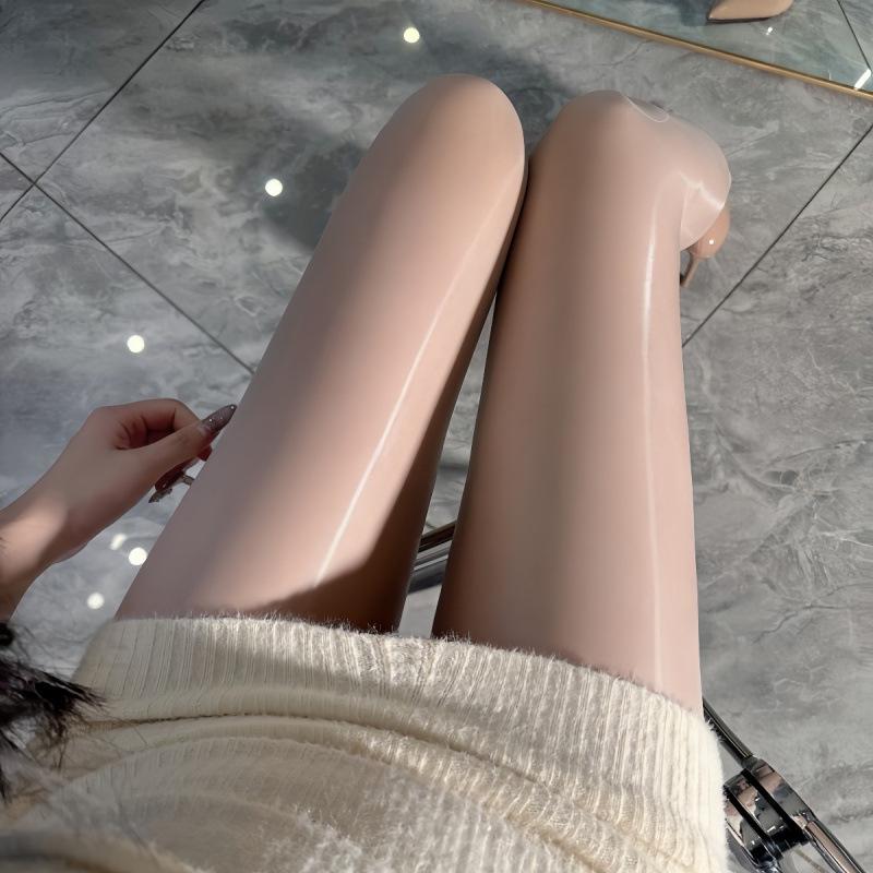 Aurora Ultra-Thin Black Silk Stockings - Seamless, Snag-Resistant, Glossy Finish for Silky Smooth, Sexy Legs.