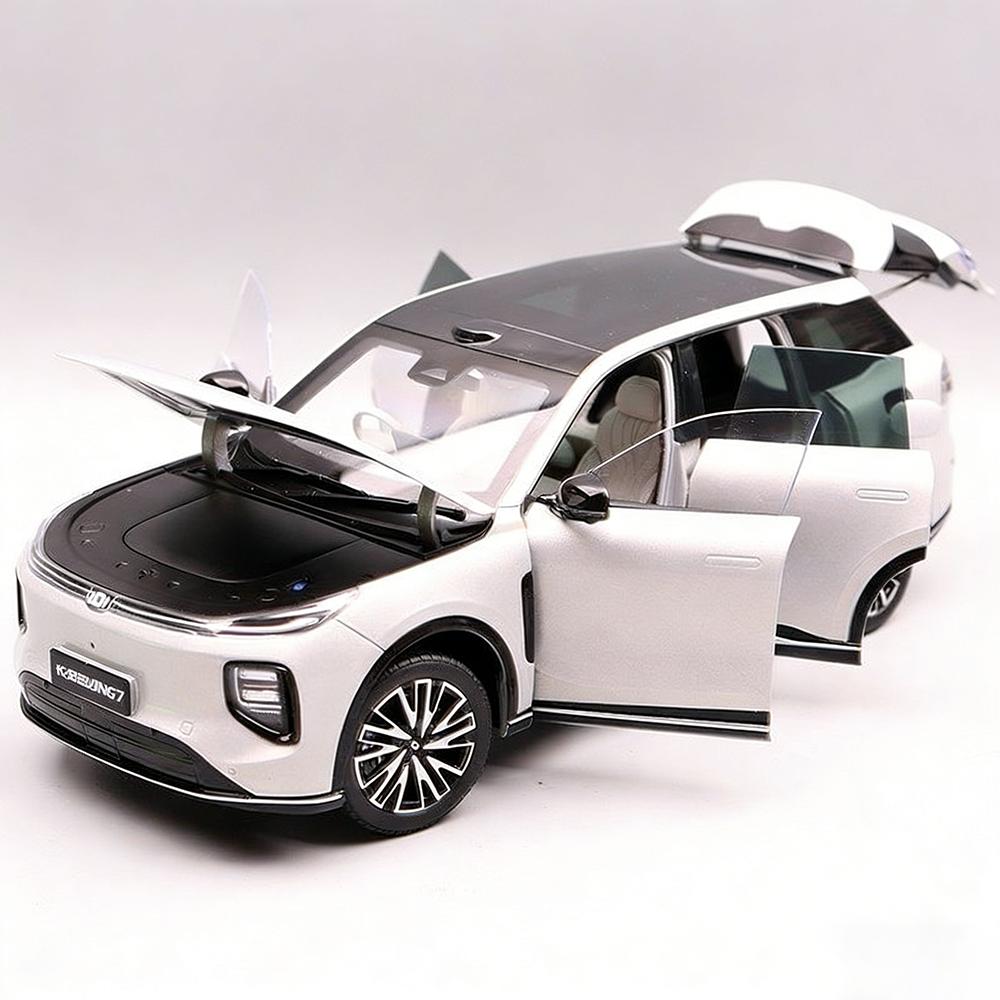 Die-cast 1:18 Scale Changan Qiyuan Q07 Simulation Alloy Static Car Model Toy Birthday Gift Collection Souvenir Ornament
