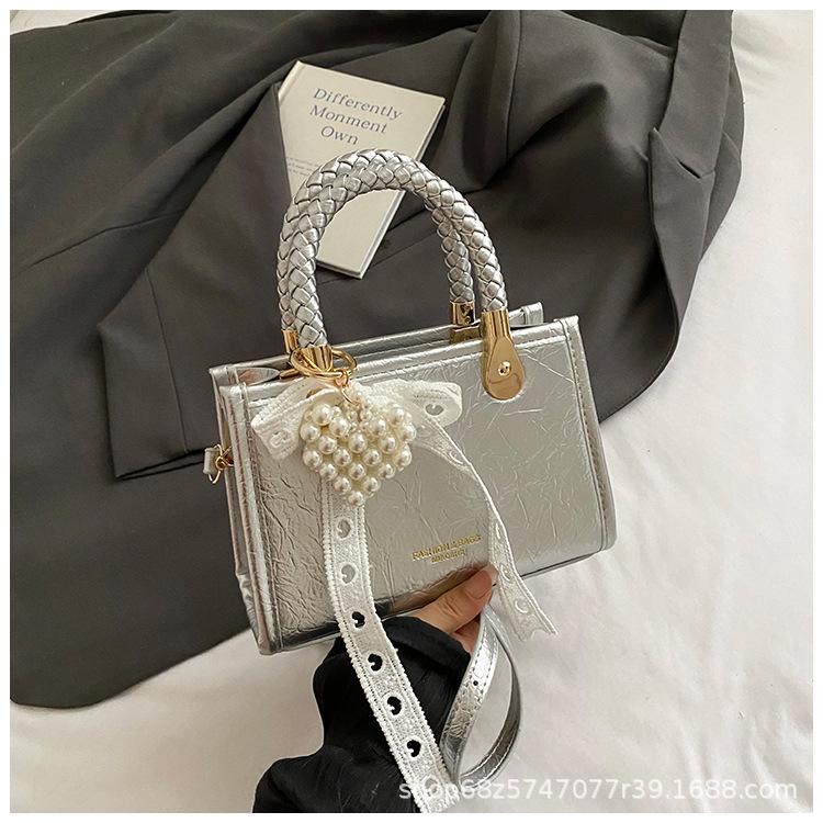 Textured foreign style niche design bag women's 2025 new popular versatile messenger bag fashionable portable small square bag