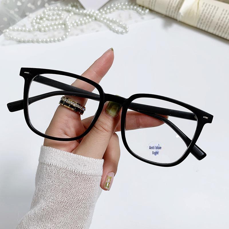Women's TR90 Color-Changing Myopia Glasses: Large Frame, Versatile Cold Tea Hue, Anti-Blue Light.