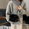 Popular Autumn and Winter New Large-capacity Bags Women's Shoulder Underarm Plush Bags Fashionable Foreign Style Messenger Commuter Bucket Bags