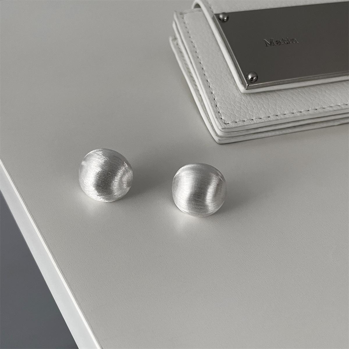 

Серьги-гвоздики в форме полусферы из металла, новый тренд 2025 года, женские серьги-иглы из серебра 925 пробы с эффектом холодного ветра и прогрессивным темпераментом 925 silver needles