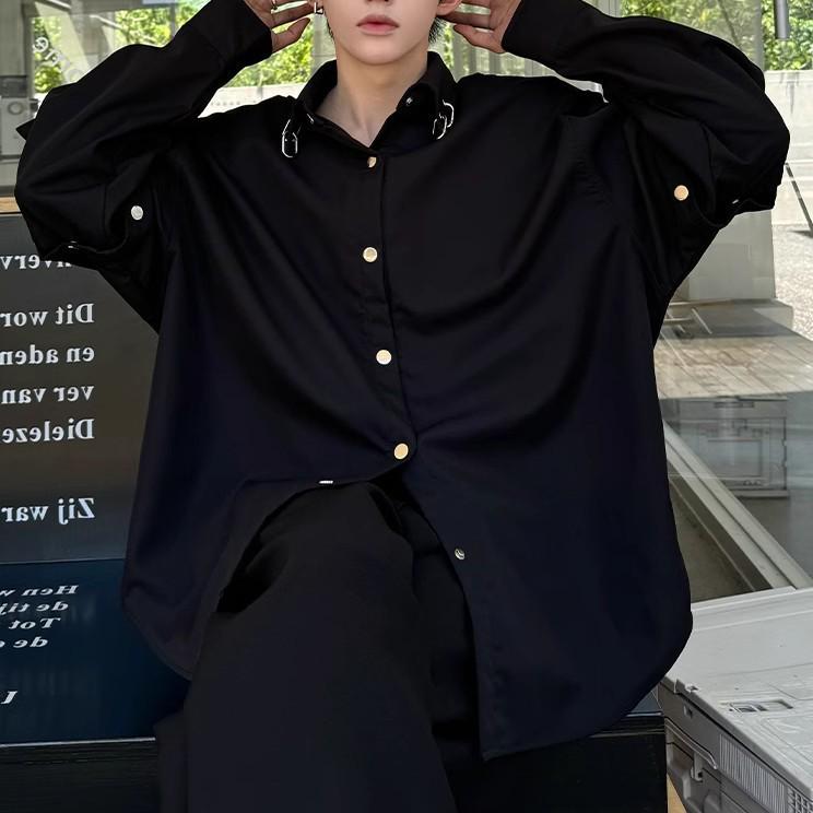 

Мужская трендовая черная рубашка с подплечниками и съемными длинными рукавами - Стильная, бунтарская уличная одежда для парикмахеров. Medium чёрный