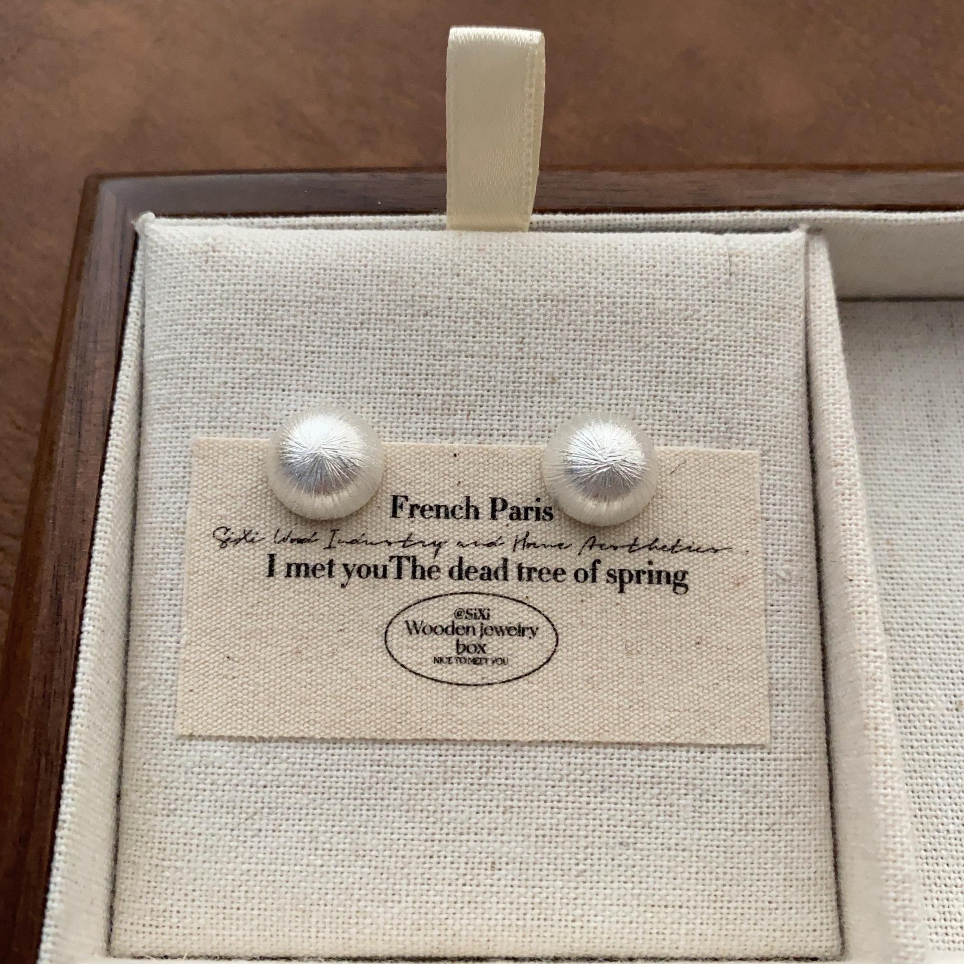

Simple three-dimensional spherical stud earrings women s fashion high-end sense light luxury unique ancient design daily versatile earrings