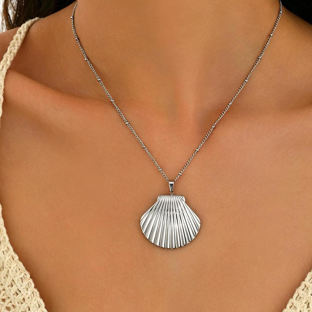 Stainless Steel Ocean Shell Pendant Necklace for Women, 18K Gold Clavicle Chain