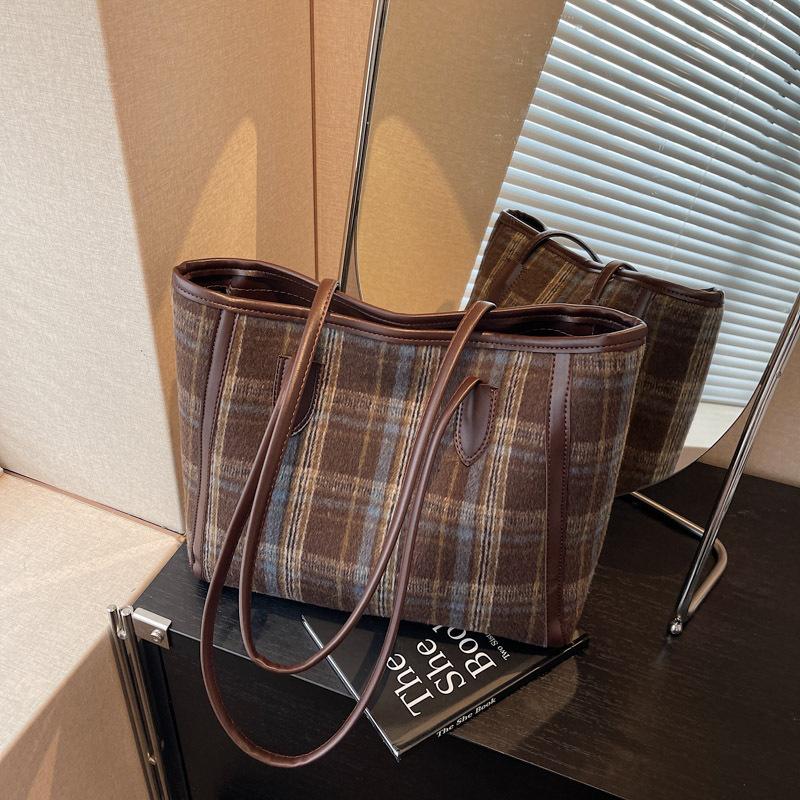 

Шерстяная клетчатая сумка большой вместимости женская новая осенне-зимняя универсальная повседневная наплечная сумка сумка-тоут для поездок на работу