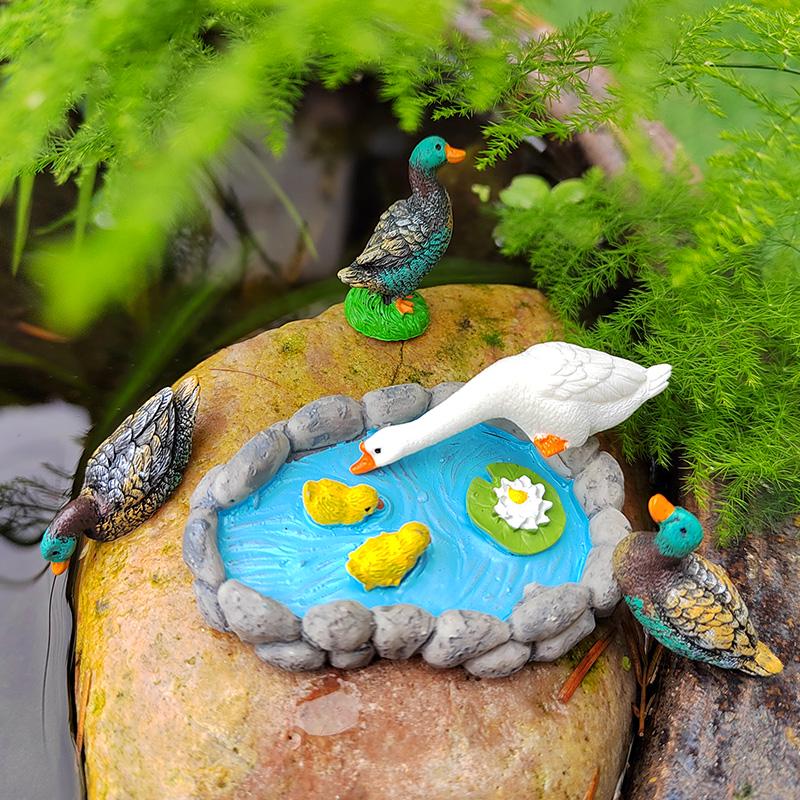 Mini Lotus Pond Micro Landscape Ornament – Rockery Fish Tank DIY Sand Table Bonsai Decoration