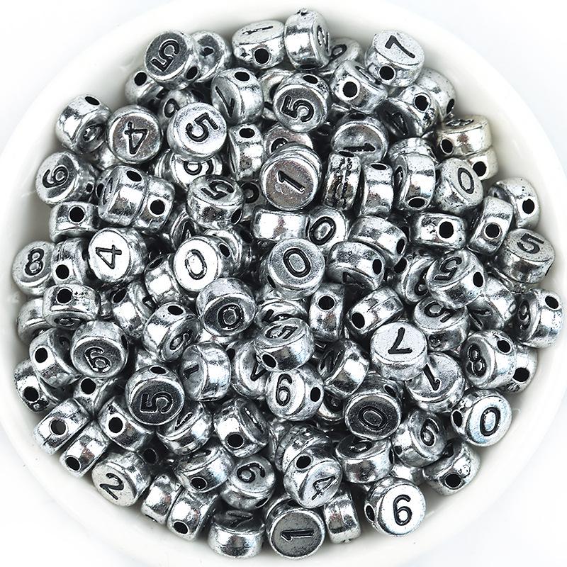 100-Stück-Packung: Gemischte Farbe Zahl Acrylperlen, Quadratisch & Flachrund für DIY Armbänder