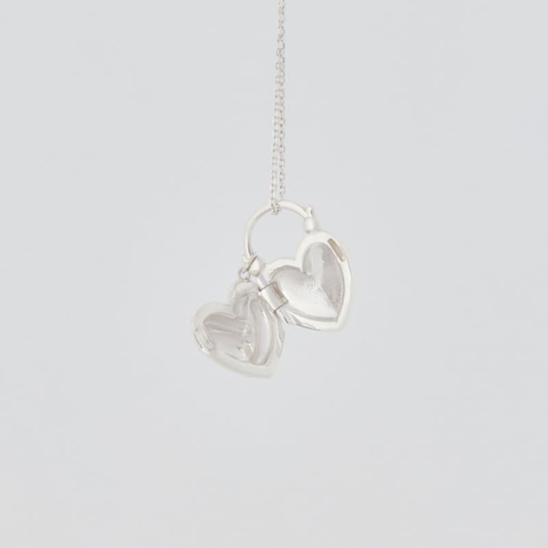 COLLECT SYNERGY Heart Knit Locket Pendant Necklace