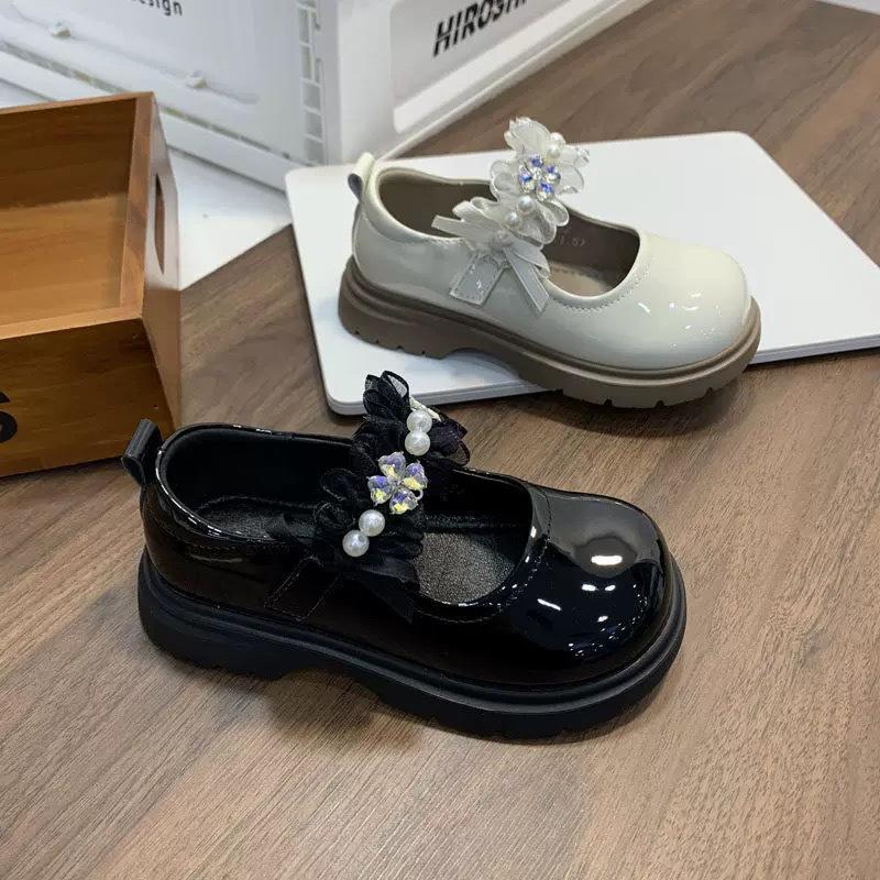 2026 Spring/Summer Girls' Korean British Style Leather Pearl Princess Shoes - Fashionable Performance Footwear for Little Girls.