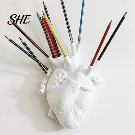 Realistic Heart Sculpture Shaped Flower Vases, Resin Vase, Creative Holder, Modern Art Vase Style Decorative for Home Wedding Valentine Gift