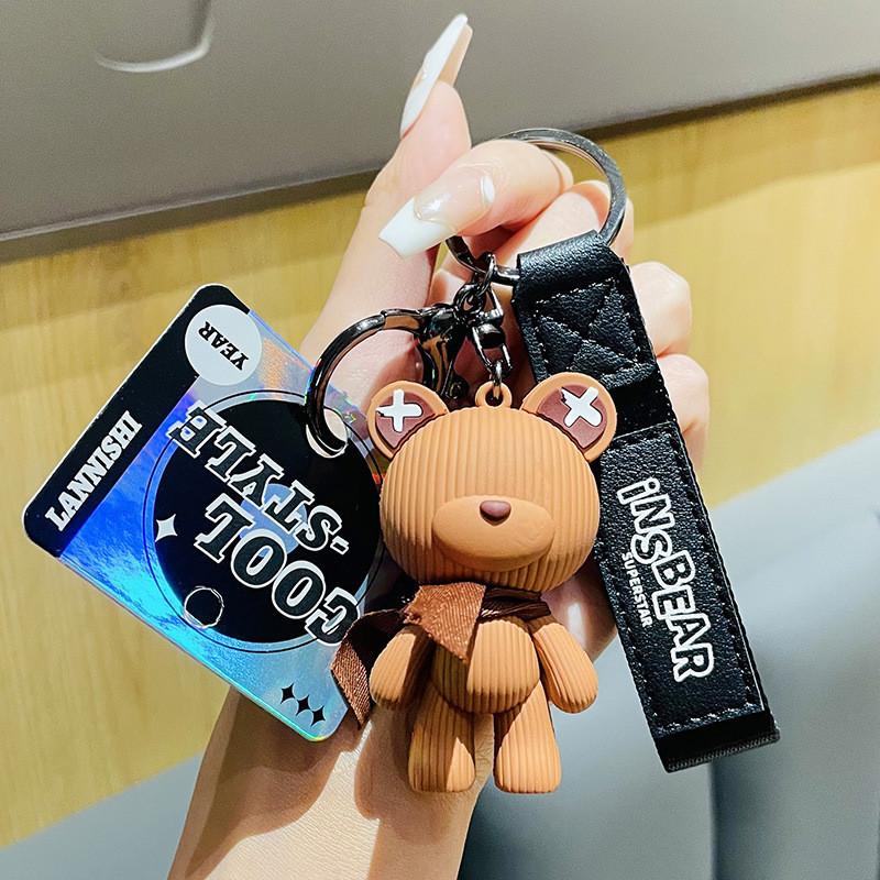 

Оригинальный брелок в виде медвежонка-супергероя, очаровательный креативный мультяшный аксессуар из ПВХ коричневый