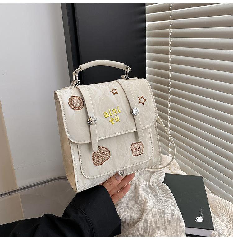 

Новая ретро вышивка новый колледж стиль популярный однотонный модный портативный на плечо маленькая квадратная сумка