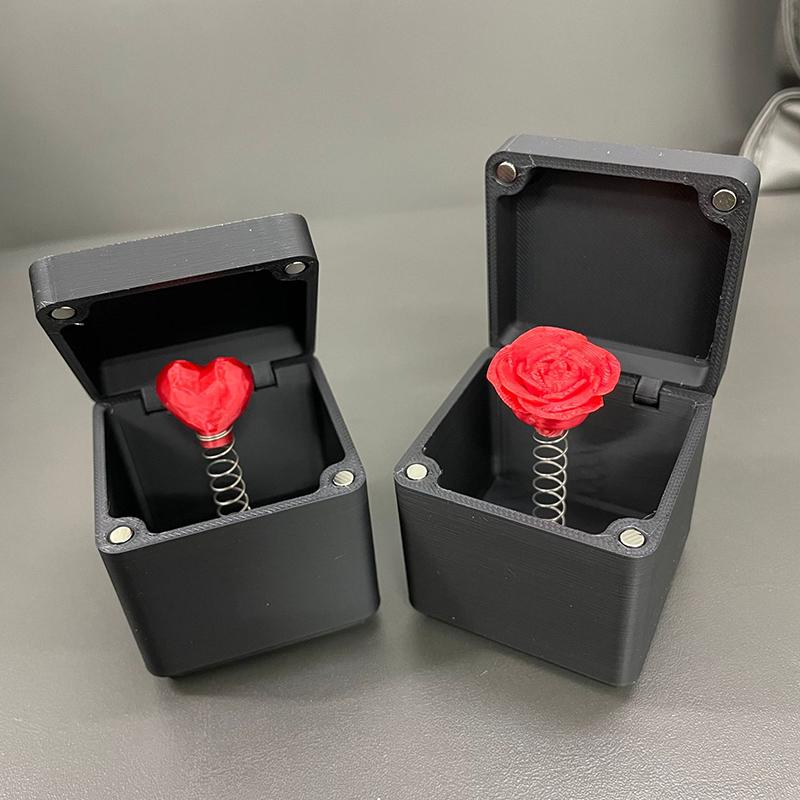 Love Rose Pop-up Surprise Gift Box Prank Middle Finger Surprise Valentine's Day Christmas Wedding Gift for Guest Home Decoration