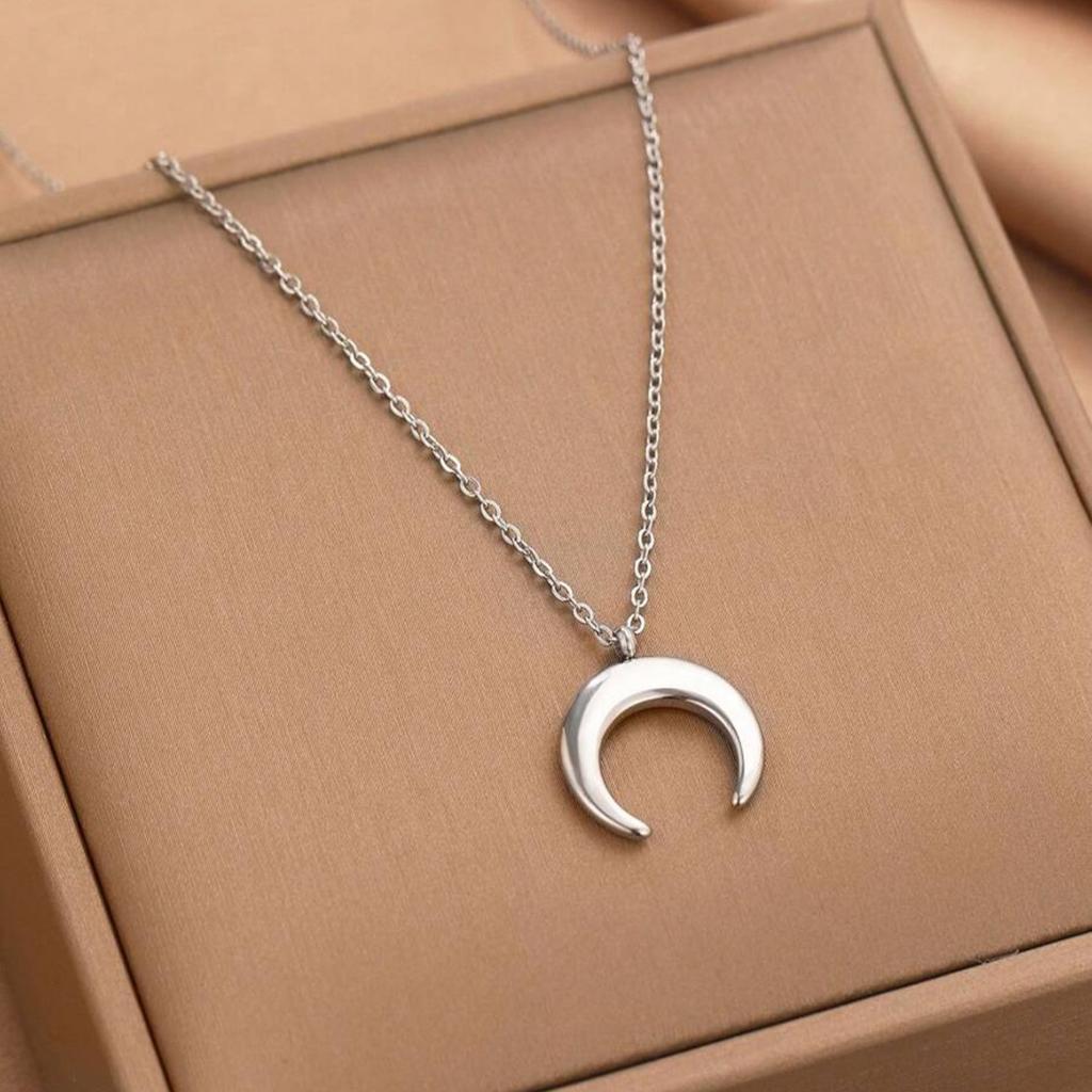 1pc Golden/Silvery Crescent Moon Necklace Pendant - Stylish Ring Carrier Necklace