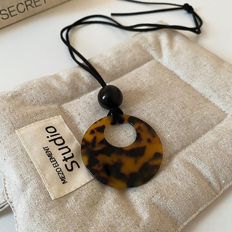 Love Pendant Necklace Internet Celebrity Fashion Versatile Sweater Chain High Sense Jewelry
