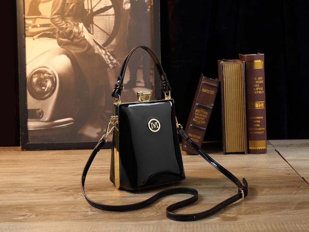 Street Trend Vertical Small Handbag Mobile Phone Bag Patent Leather Glossy Shoulder Messenger Bag Light Luxury Versatile
