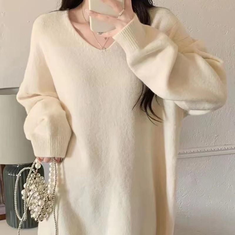 

Autumn and winter new loose lazy wind outer wear cover butt v-neck knitted sweater blue medium and long sweater women One size бежевый