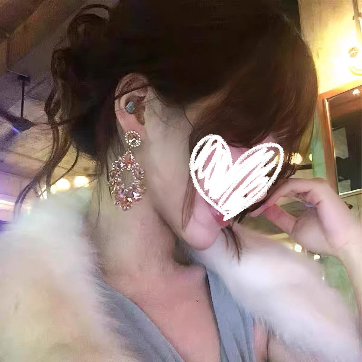 Court style bright geometric rhinestone earrings women s French retro luxury high-end stud earrings exaggerated design earrings