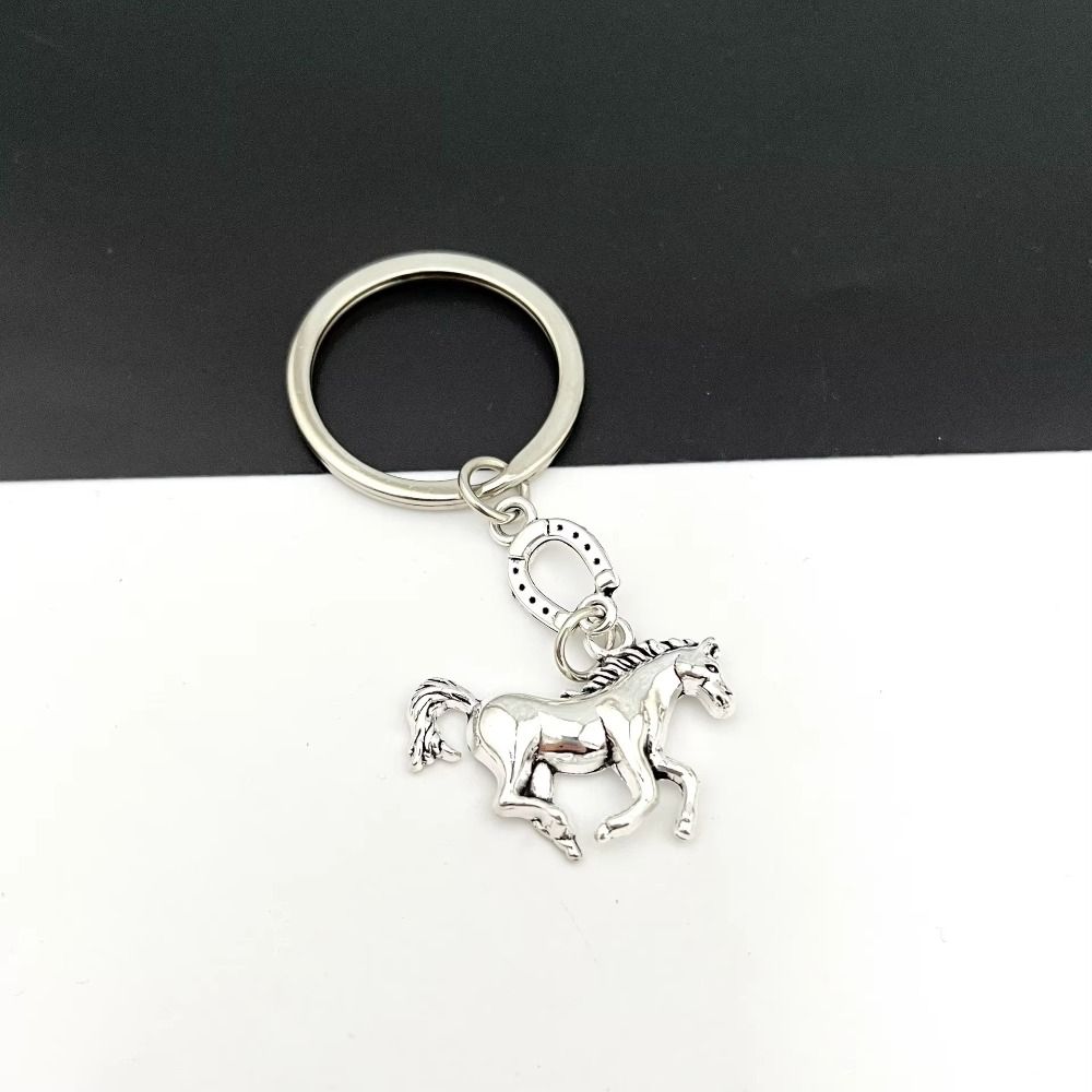 Vintage Style Horse Shoe Keychain Creative Design Stallion Charm Keyring New Year Mascot