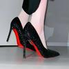 2024 Dames Glitter Røde Såler Svarte Stiletthæler, Størrelse 43 - Sexy Spiss Tå, Profesjonell, Elegant, og Helt Fantastiske Enkeltsko.
