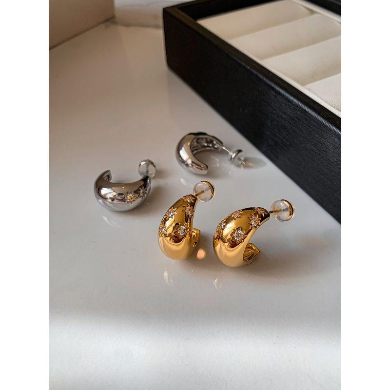And American Metal Crescent Moon Diamond-Studded Earrings for Women, Spring and Summer Simple Versatile Niche Design, Light Luxury High-End Earrings