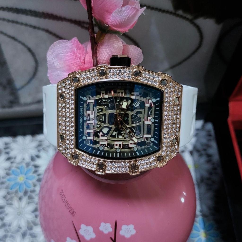 Reloj de Cuarzo para Hombre con Forma Tonneau de Silicona con Diseño de Moda de Diamantes Completos