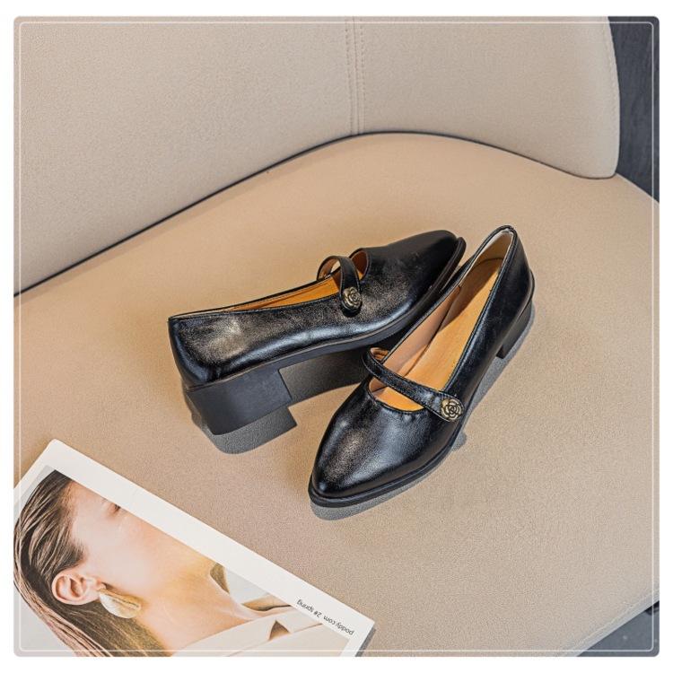 

One-button camellia thick heel Mary Jane spring new retro mid-heel pointed light mouth single shoes 35 чёрный