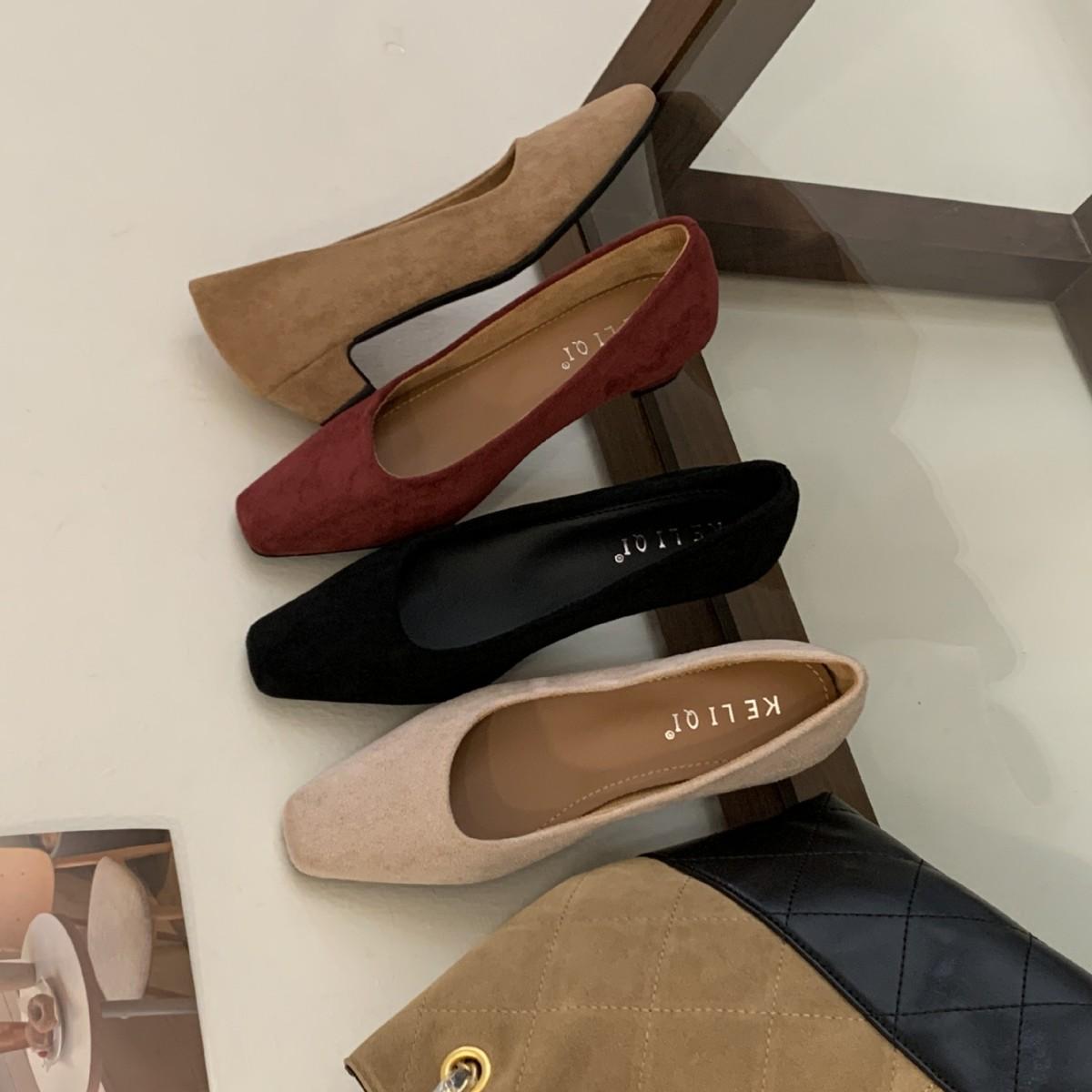 

2025 autumn and winter new temperament square head soft sole shallow mouth plain surface commuting work versatile Mary Jane women s single shoes 39 чёрный