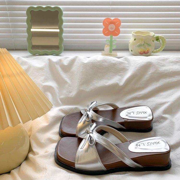 

French beautiful cool slippers women s summer wear 2025 new evening fairy style sandals thick-soled wedges 35