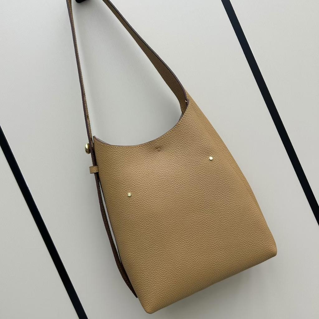 The first layer of cowhide popular soft leather bag, women's 2025 new fashionable and simple bucket bag versatile ins shoulder handbag