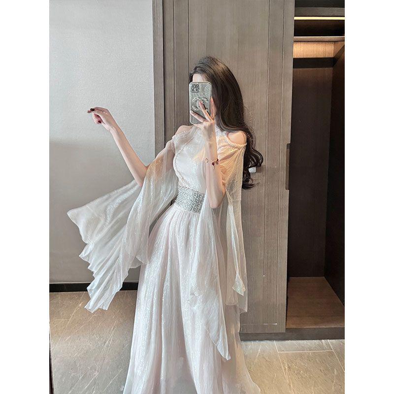 Abito Qipao di Designer a Spalle Scoperte con Maniche Ampie e Gonna Svolazzante da Fiaba