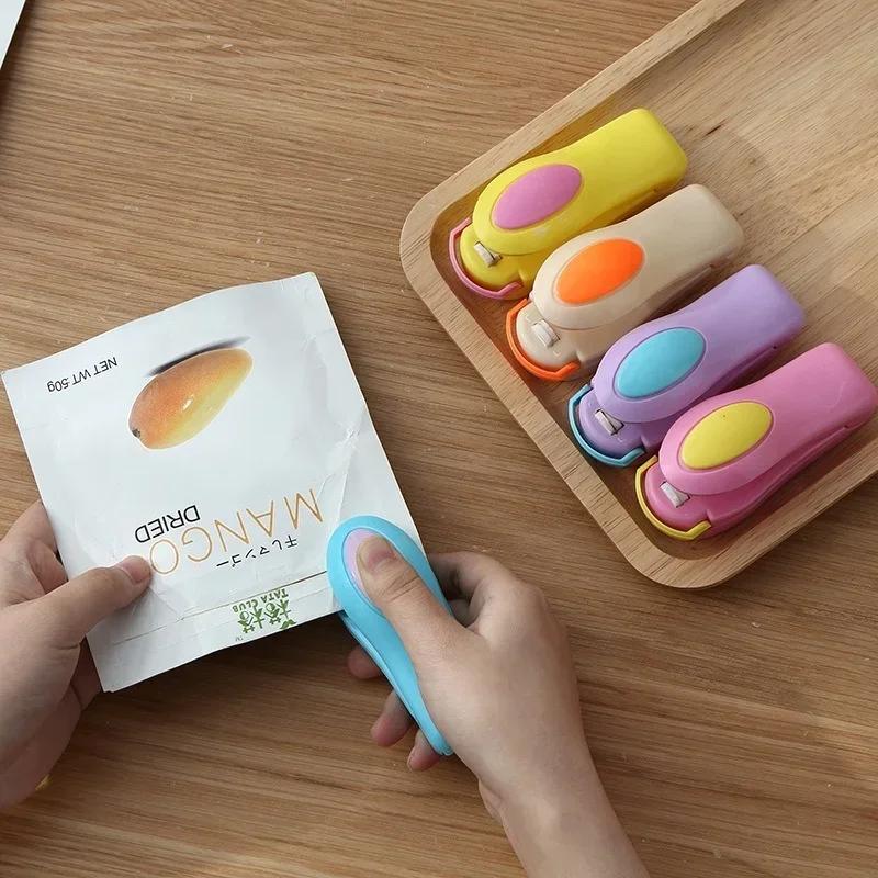 Portable Snack Bag Sealing Clip Household Tool Handheld Household Small Food Seals Machine Packaging Plastic Bags Seal Machine