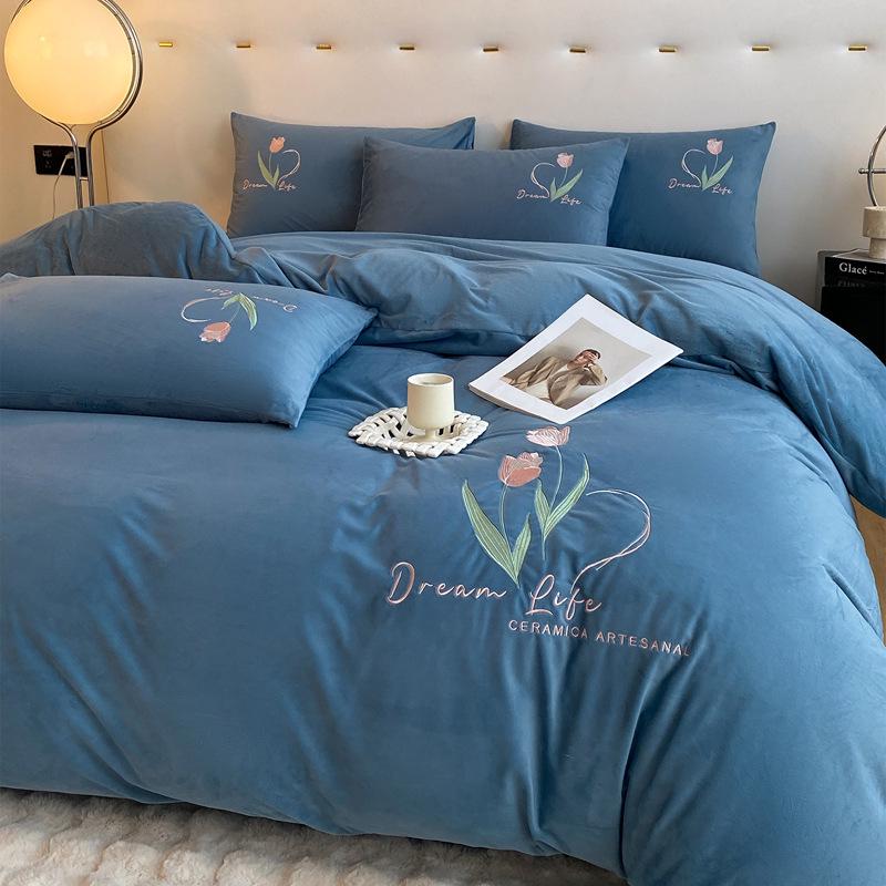 Plush Coral Fleece Winter Bedding Set: Thickened Velvet Duvet Cover, Flannel Bed Sheet, and Pillowcases