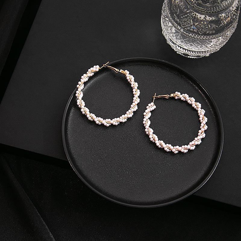 

Серьги с жемчугом в форме спирали в европейском и американском стиле: Простой, смелый дизайн