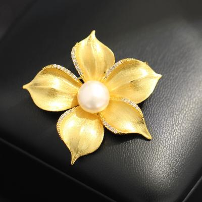 Design Sense Gold Brushed Petal Brooch Premium Sense Freshwater Pearl Flower Pin Coat Sweater Accessories Corsage