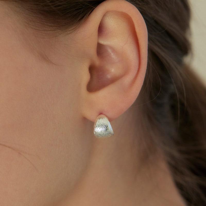 

murmur [925silver]Rough almond hoop earrings Silver