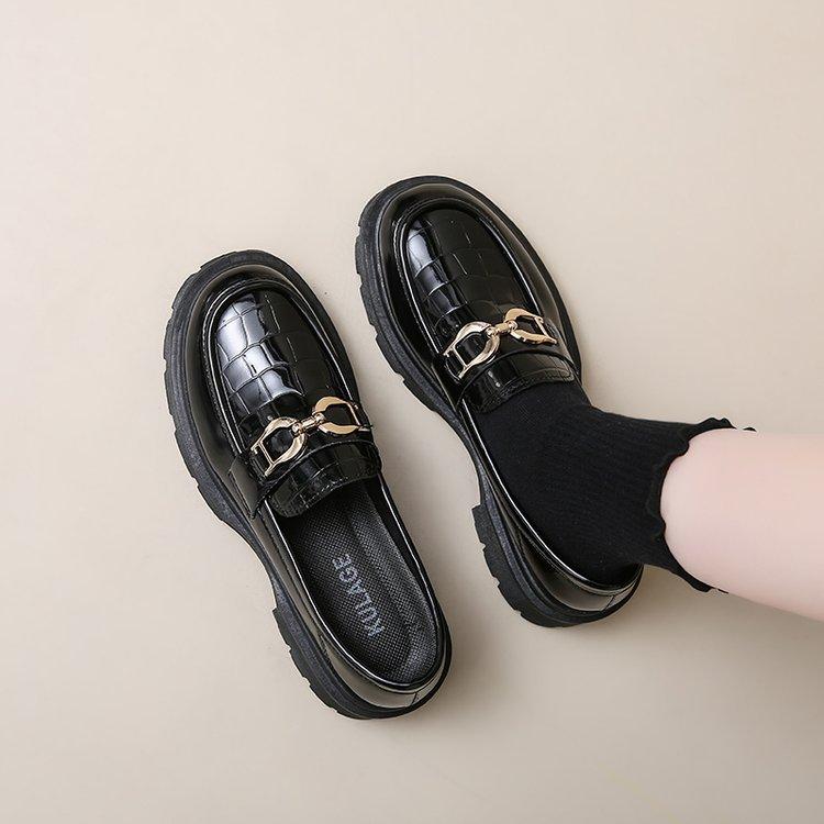 

Маленькие кожаные туфли в британском стиле женские 2025 новая весна и осень популярные универсальные на толстой подошве черные кожаные туфли повседневные лоферы женские 40 чёрный