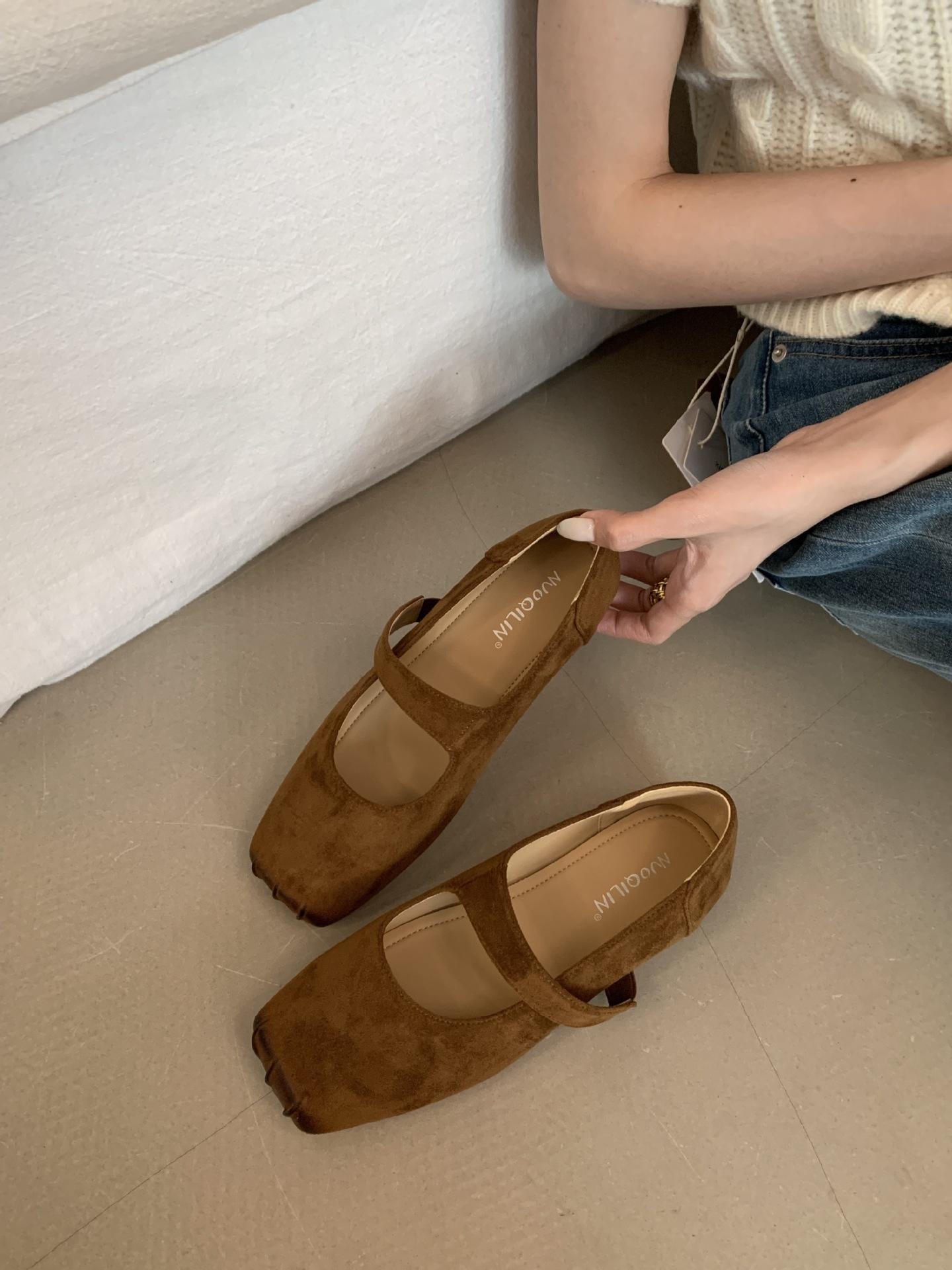 

French square head inner ballet shallow mouth single shoes women s 2025 new summer and autumn skirt Mary Jane 39 темно-коричневого